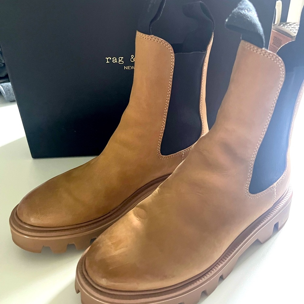 Quest Chelsea Boots